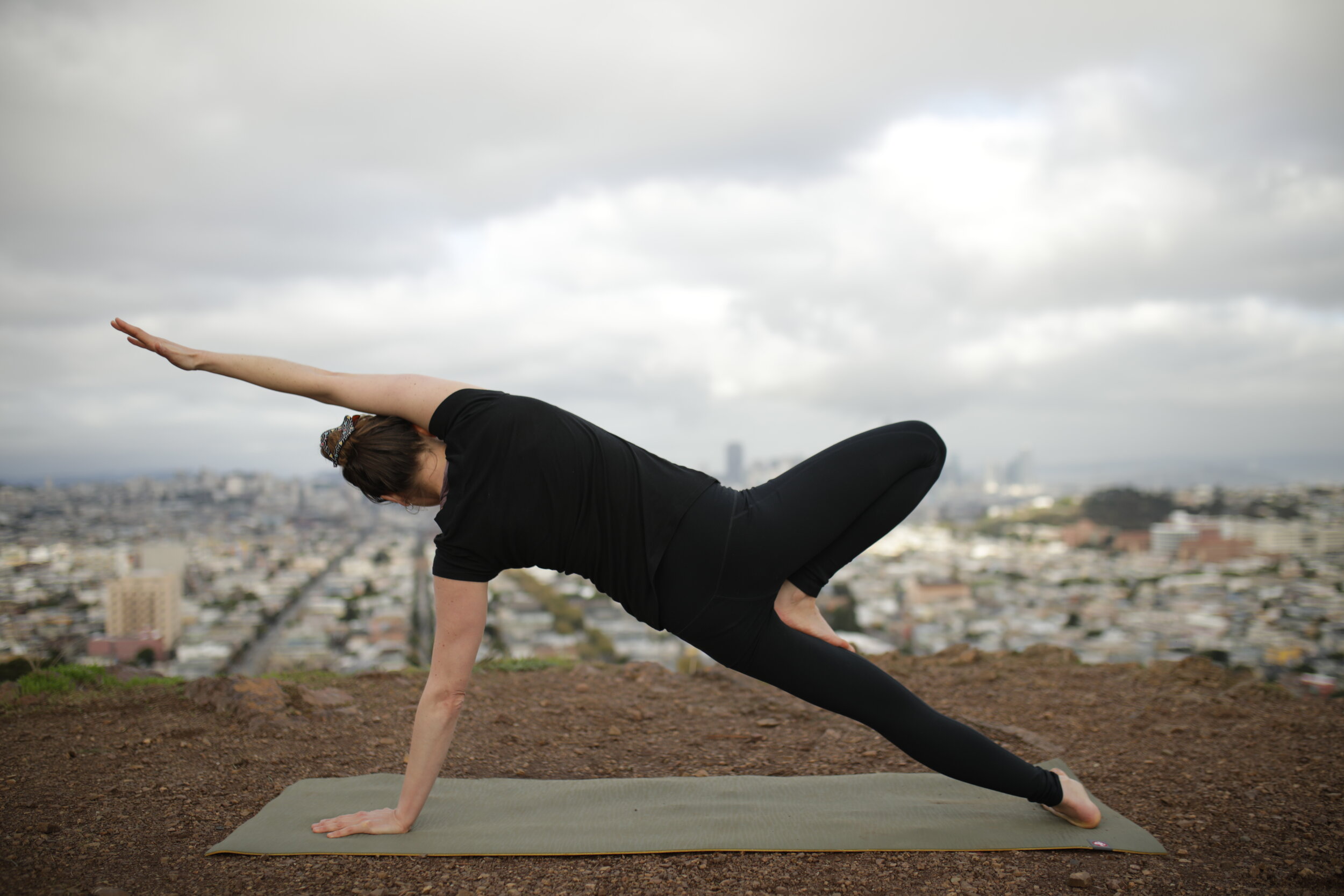 Side plank tree pose